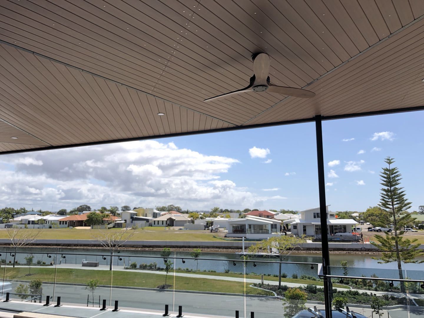 סטטוס שוק WPC- 广州圆航-第 3 组-张丽霞